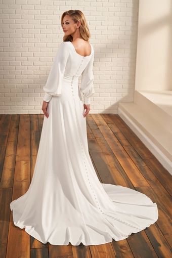 Modest Bridal Gowns, Modest Wedding Gowns, Wedding Gowns With Sleeves, Classy Wedding Dress, White Wedding Gowns, Boho Wedding Dress Lace, Traditional Bride, Modest Wedding, Mon Cheri