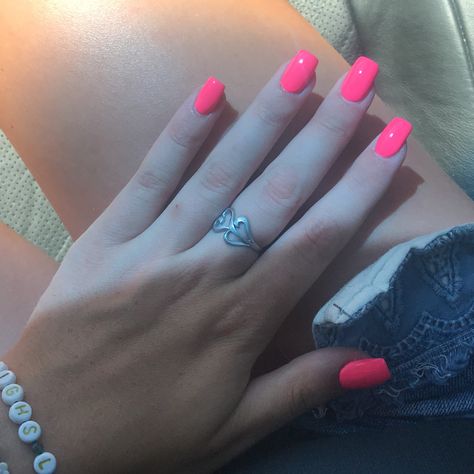 Pink Vacay Nails, Square Acrylic Nails Hot Pink, Short Square Hot Pink Acrylic Nails, Hot Pink Square Acrylic Nails, Hot Pink Acrylics, Square Hot Pink Nails, Short Pink Square Nails, Hot Pink Gel Nails Short, Short Coffin Hot Pink Nails