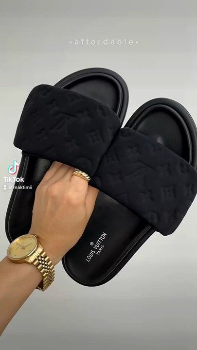 Lv Pillow Slides Outfit, Cute Slides Black Women, Lv Pillow Slides, Louis Vuitton Pillow Slides, Dhgate Shoes, Louis Vuitton Sneakers Women, 2025 List, Dhgate Finds, Lv Slides