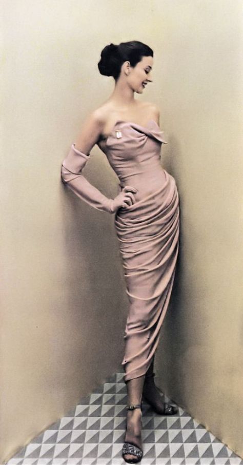 The 40s Fashion, Dorian Leigh, 1940s Vintage Dresses, Dior New Look, Irving Penn, Fashion 1940s, American Fashion Designers, 40s Fashion, The Fashion Industry