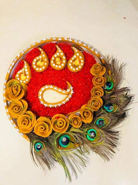 Unique Thali Decoration Ideas, Aarti Decoration Thali Ideas, Puja Thali Decoration Ideas, Puja Thali Decoration, Aarti Decoration, Bra Cake, Arti Thali Decoration, Arti Thali, Aarti Thali