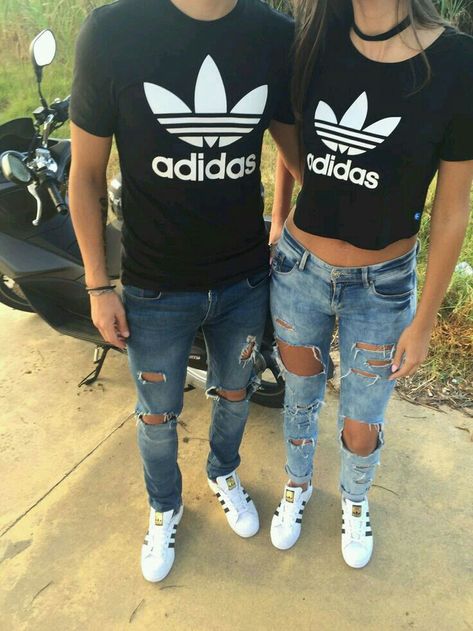 Mi nombre es Paulina, tengo 17 años y participo en carreras clandesti… #hombrelobo # Hombre lobo # amreading # books # wattpad Couples Matching Outfits Swag, Adidas Outfits, Looks Adidas, Couples Outfit, Ripped Jeans Men, Cute Couple Outfits, Adidas Shoes Women, Foto Poses, Matching Couple Outfits