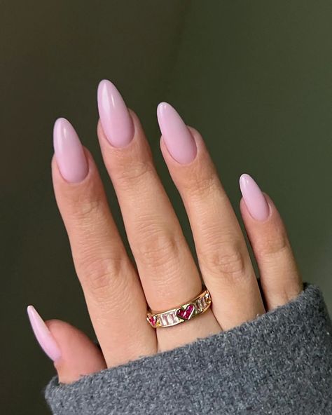 Pink Spring Almond Nails 2024: Trendsetting Styles for the Fashion-Forward Woman - divagaze.com Nail Inspo Almond Pink, Almond Nails For Spring, Gel Almond Nails, Spring Almond Nails, Nails Guide, Pink Spring Nails, Army Nails, Trendy Shades, Cute Short Nails