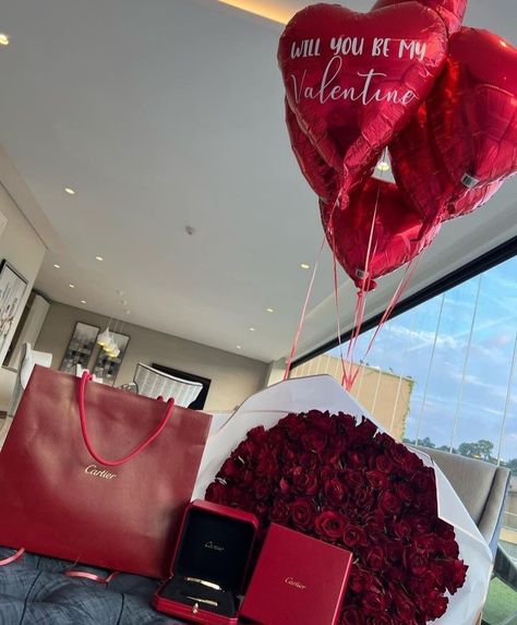 Proposal Ideas Aesthetic, Expensive Girl, Girlfriend Proposal, Be My Girlfriend, Spoiled Girlfriend, Will You Be My Girlfriend, Roses Bouquet Gift, Money Flow, Rich Couple