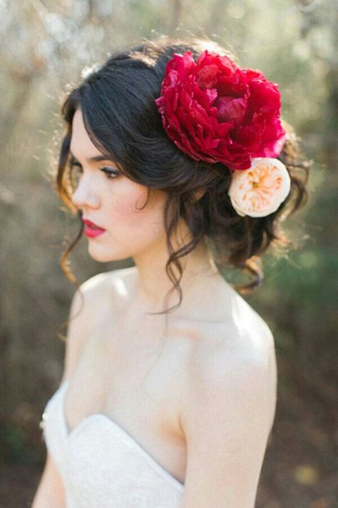 Spanish style wedding day hair Spanish Style Wedding, Hairstyles For Gowns, Watters Wedding Dress, Flower Crown Hairstyle, Boho Mode, Quinceanera Hairstyles, Spanish Wedding, Boda Mexicana, 2015 Wedding Dresses