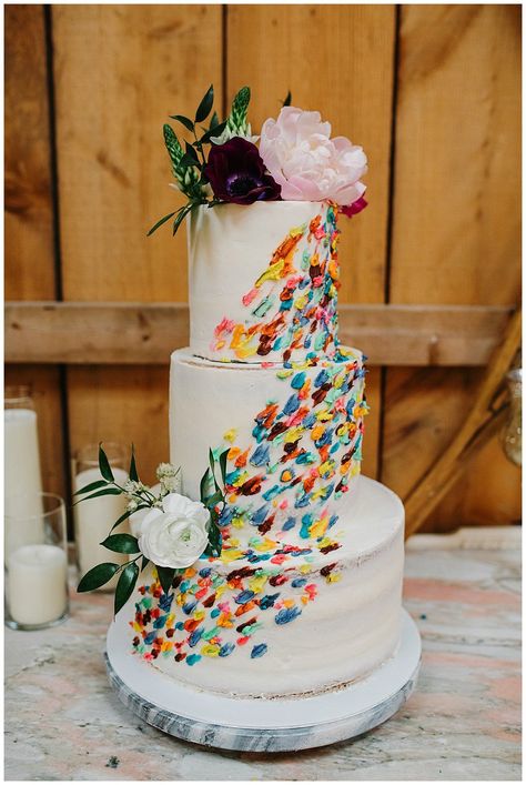 Rainbow Wedding Cake, Gay Wedding Cakes, Gay Wedding Photos, Colorful Wedding Cakes, Multicolor Wedding, Country Wedding Cakes, Wedding Cake Roses, Weekend Wedding, Fresh Flower Cake