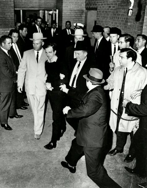 The moment Jack Ruby shot Lee Harvey Oswald in Dallas on November 24, 1963 Lee Harvey Oswald, Jfk Assasination, Don Delillo, Jfk Jr, Ted Bundy, Historical Moments, Fukushima, Nagasaki, Interesting History