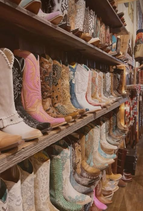 Cute Cowgirl Boots, Botas Western, Preppy Coquette, Cowgirl Aesthetic, Zach Bryan, Western Aesthetic, Yee Haw, Concert Fits, Shoe Inspo