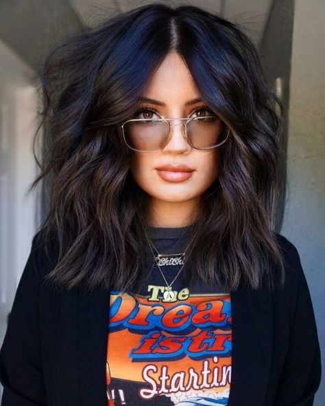 Trendy Espresso Brown Wavy Lob Square Shoulder Length Haircut, Best Haircuts For Thick Hair, Julie Smith, Long Sleek Hair, Dark Brunette Hair, Haircuts For Thick Hair, Bob Hairstyles For Thick, Best Haircuts, Hair Artist