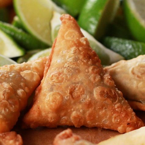 Kenyan Beef Samosas - Cooking TV Recipes Beef Samosa Recipe, Meat Samosa, Beef Samosa, Plats Ramadan, Kenyan Food, Kek Lapis, Spiced Vegetables, Samosa Recipe, Idee Pasto Sano