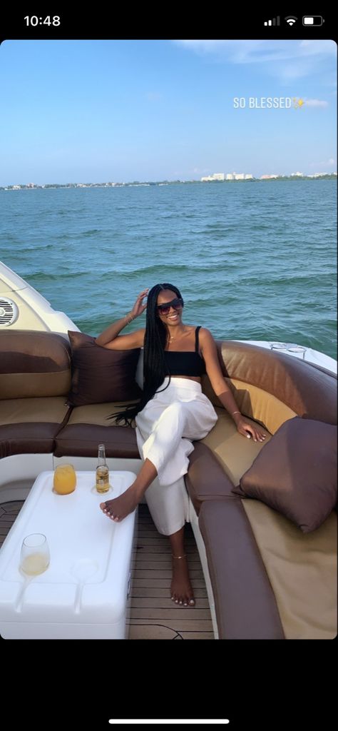 Black Wealthy Lifestyle Luxury, Wealthy Lifestyle Luxury Black Women, Quiet Luxury Black Woman, Yatch Outfit Black Women, Rich Black Women Lifestyle, Black Rich Girl Lifestyle, Wealthy Black Women, Luxury Black Women, Wealthy Aesthetic