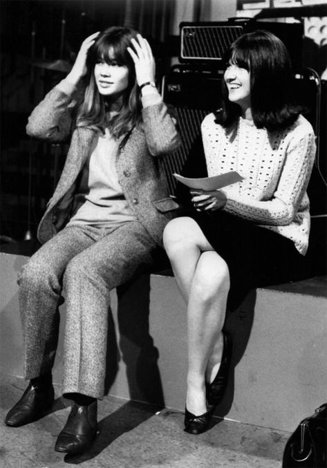 Françoise Hardy and Cathy McGowan at Ready Steady Go! (TV Show), England, November 13, 1964 Cathy Mcgowan, Ready Steady Go, 1960s London, Francoise Hardy, London Clubs, British Invasion, November 13, French Women, Ringo Starr