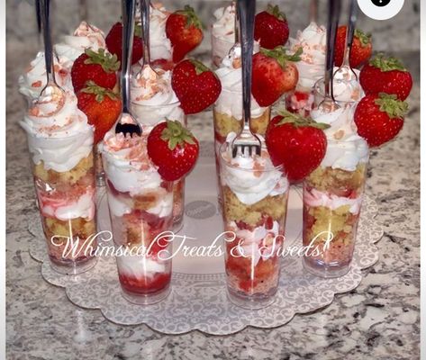 Cake Shooters, Strawberry Crunch Cake, Strawberry Crunch, Crunch Cake, Food Drinks Dessert, Husband Birthday, Holiday Cooking, Mini Cheesecake, Cheesecake