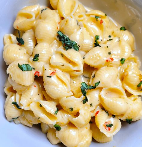 Calabrian Hot Pepper Mac & Cheese Chili Pasta, Classic Mac And Cheese, Calabrian Chili, Hot Pepper, Potluck Recipes, Stuffed Pasta Shells, Macaroni Cheese, Italian Pasta, Chili Peppers