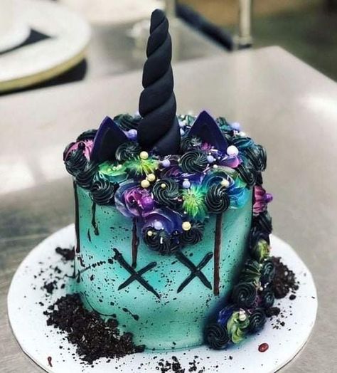 Cute Cake Ideas, Cakes For Teenagers, Horror Cake, Dark Unicorn, Funny Birthday Cakes, Cute Cake, Halloween Baking, Crazy Cakes, Cute Birthday Cakes