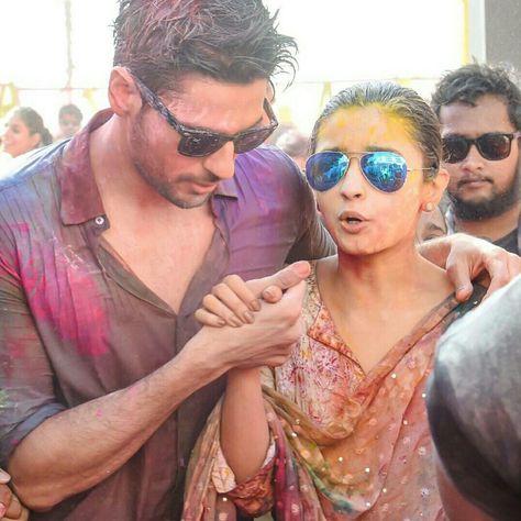 Alia bhatt and Sidharth Malhotra on this holi Sidharth Malhotra And Alia Bhatt, Siddarth Malhotra, Karthik Aaryan, Holi Pictures, Siddharth Malhotra, Sidharth Malhotra, Hindi Actress, Bollywood Couples, Couples Poses For Pictures