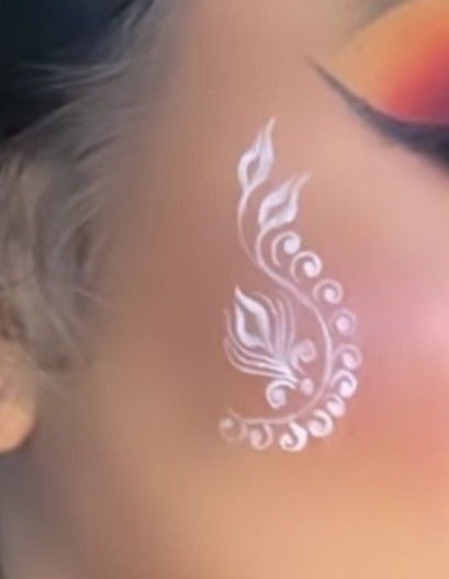 Krishna Tika Design, Radha Face Painting, Gopi Chandan Tilak, Gopi Dots Design, Radha Tilak Design, Gopi Dots Krishna Radha, Gopi Dots Face Paintings Simple, Hand Kolka Design, Krishna Tilak Design