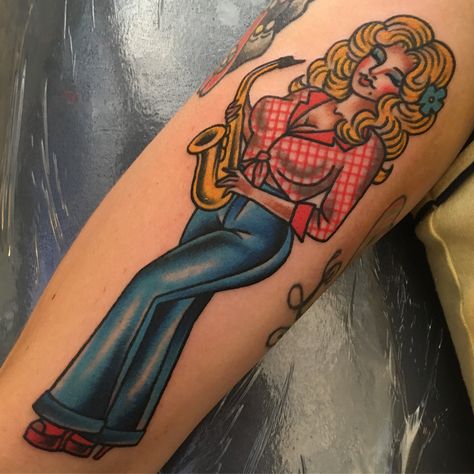 Dolly Parton on the saxophone, thanks a bunch Chelsie!! #aplustattoo #chicagotattooartist Dolly Parton Traditional Tattoo, Dolly Parton Tattoo Ideas, Dolly Tattoos, Dolly Parton Tattoos, Trad Tattoos, Cowgirl Tattoos, Tattoo Thoughts, Goddess Tattoo, Tattoo Now