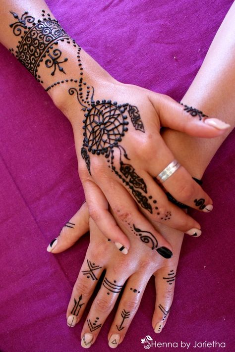 Henna Hands - Dream Catcher Henna Dream Catcher Mehndi Design, Dream Catcher Henna Design, Pagan Henna Designs, Dream Catcher Hand Tattoo, Dream Catcher Henna, Henna Hands, Henna Tutorial, Henna Inspo, Henna Inspired Tattoos