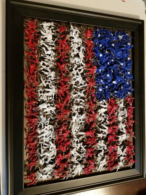 American flag made from army toy soldiers Plastic Army Men Crafts, Veteran Crafts To Sell, Army Diy Crafts, Military Crafts Diy, Army Men Crafts, Military Decorating Ideas, 4 H Project Ideas, Military Bedroom, Military Diy