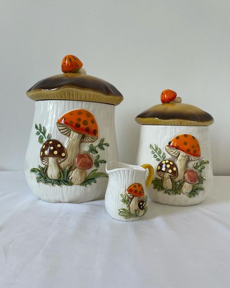 Ceramic cookie jar