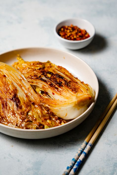 Miso Garlic Butter Chinese Cabbage Recipe - ET Food Voyage Miso Cabbage Recipe, Chinese Leaf Recipes, Chinese Lettuce Recipes, Japanese Cabbage Recipes, Vegetarian Asian Food, Asian Healthy Recipes, Chinese Food Healthy, Chinese Vegetables Recipes, Asian Vegetable Recipes