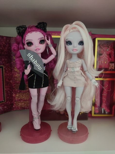 Rainbow High Lola, Rainbow High Karla Choupette, Shadow High Karla, Lola Wilde, Roblox Myths, Lol Omg Dolls, Omg Dolls, Rainbow High Dolls, Ideas For Outfits