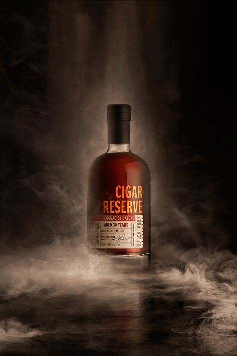 Jatone Cigar Reserve on Packaging of the World - Creative Package Design Gallery Fond Studio Photo, Perfume Photography, Brand Advertising, Good Cigars, Key Visual, Alcohol Bottles, Creative Poster Design, Bacardi, Ads Creative