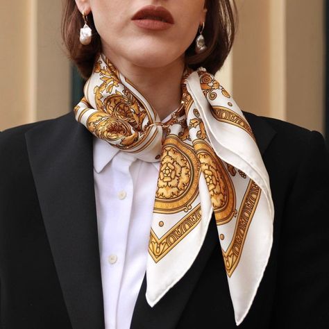 Parisian Work Outfit, Square Scarf Outfit, Bangs Glasses, Silk Scarf Outfit, Scarf Aesthetic, Hermes Silk Scarf, Square Hijab, Gold Scarf, Silk Scarf Style