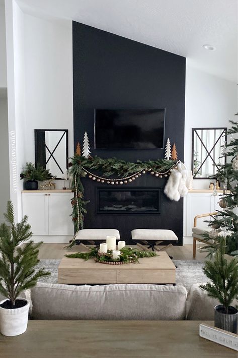 Christmas Decor Ideas Black Fireplace, Fireplace Decor Christmas With Tv, Black Fireplace Wall Christmas, Fireplace No Mantle Christmas, Black Mantle Christmas Decor, Black Fireplace Living Room Decor, Black Fireplace Christmas Decor, Black Fireplace Christmas, Black Fireplace Mantle