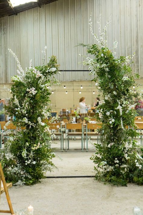 Winter Rustic Wedding, Wedding Gate, 2nd December, Flower Arrangement Designs, Festival Bride, Arch Decoration, Wedding Arch Flowers, Wedding Ceremony Backdrop, Winter Floral