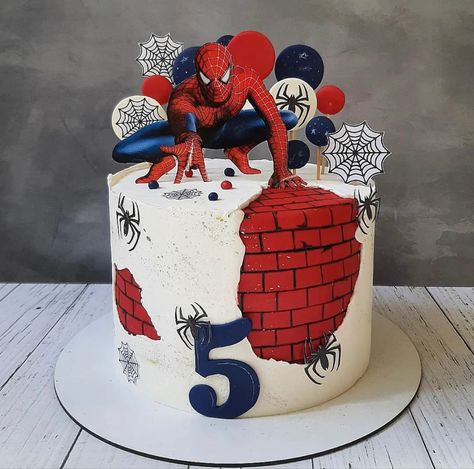 Birthday Cakes Spiderman, Halloween Cakes For Kids, Delicious Cake Ideas, Halloween Meal Ideas, Cakes Spiderman, Spiderman Torte, Halloween Cakesicles, Marvel Birthday Cake, Halloween Meal