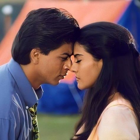 Shah Rukh Khan Kajol, Romantic Dialogues, Shahrukh Khan And Kajol, Kajol Devgan, Bollywood Wallpaper, Jess Conte, Bollywood Retro, 90s Bollywood Aesthetic, Kuch Kuch Hota Hai