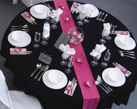 Pink Black Weddings, Black Wedding Decorations, Black Brides, Table Rose, Black Tablecloth, Hot Pink Weddings, Pink Wedding Theme, Pink Wedding Invitations, Table Runners Wedding