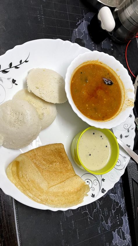 Dosa, idli, sambar and coconut chutney Idli Sambar Snapchat Story, South Indian Food Snap, Idli Sambar Snapchat, Dosa Snap, Meal Snap, Indian Plate, Thursday Post, Idli Sambar, Delicious Food Image