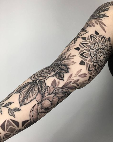 Tattoo Sleeve Women, Mandala Arm Tattoo, Mandela Tattoo, Tattoo Sleeve Filler, Tattoo Filler, Flower Tattoo Arm, Tattoos Geometric, Flower Tattoo Sleeve, Best Sleeve Tattoos