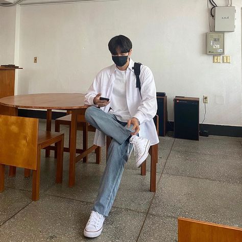 Korean School Outfits Men, College Outfit For Boys, Men Outfit For Concert, Korean College Outfits Men, Outfits For College Men, Concert Outfit Man, Style For University, Men College Outfits, Concert Outfit For Men