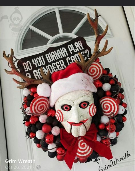 Horror Crafts, Horror Christmas, Scary Christmas, Christmas Horror, Halloween Tablescape, Wiccan Decor, Holiday Wreaths Diy, Dollar Store Halloween, Creepy Christmas