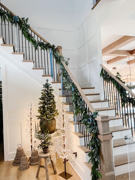 Eucalyptus Garland Staircase, Eucalyptus Christmas Garland, White Oak Staircase, Top Of Staircase, Holiday Entryway Decor, Garland Staircase, Norfolk Pine Garland, Staircase Garland, Holiday Entryway