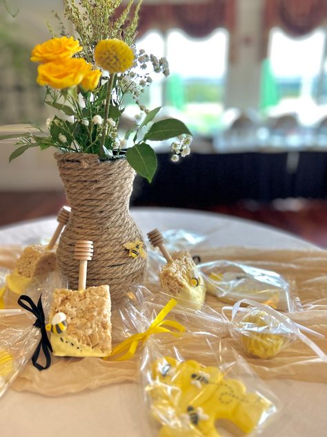 Sweet as can bee / bee theme shower desserts center pieces Diy Bee, Sweet As Can Bee, Bee Baby Shower Theme, Mommy To Bee, Shower Desserts, Bee Bee, Bee Baby, Shower Inspiration, Baby Shower Inspiration