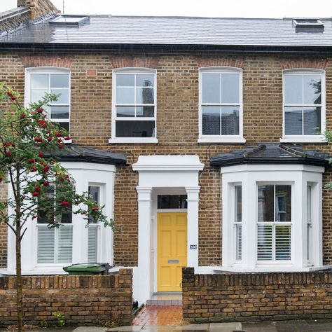 bright-and-fun-Victorian-home-in-south-London-7 Yellow Brick Victorian House Exterior, Victorian Front Garden Wall, Double Fronted House Uk, Double Fronted Victorian House, Victorian Terrace Exterior, Modern Victorian Homes Interior, Edwardian Villa, Victorian House London, Victorian Facade