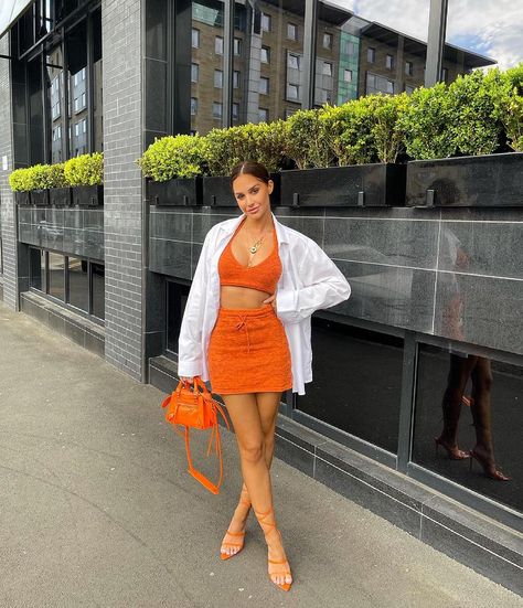 Orange Top Outfit, Walking Outfits, 2piece Outfits, Orange Outfit, Miniskirt Outfits, Ootd Summer, Night Out Outfit, Looks Chic, Cute Summer Outfits