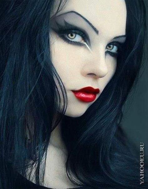 Gothic People – Between Myth and Reality | alex4now Gothic Make Up, Make Up Diy, Fantasy Make-up, Devil Makeup, Halloweenský Makeup, Vampire Makeup, Witch Makeup, Angel Costume, Goth Look