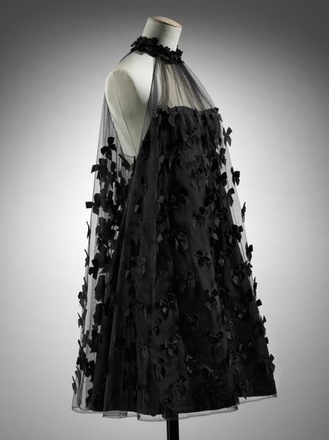 Dress Arnold Scaasi, 1966 The Museum of Fine Arts, Boston Babydoll Dress Pattern, Arnold Scaasi, Form Inspiration, Vintage Fashion 1960s, Madeleine Vionnet, Antique Dresses, Robes Glamour, 1960 Fashion, Museum Of Fine Arts Boston