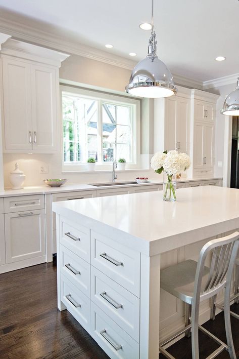 38 + Inspiring White Kitchen Design Ideas Cabinets and Countertops Eclectic Kitchen Design, White Shaker Kitchen Cabinets, Transitional Kitchen Design, Cabinets Design, White Shaker Kitchen, White Shaker Cabinets, Traditional Kitchen Design, Shaker Kitchen Cabinets, Eclectic Kitchen