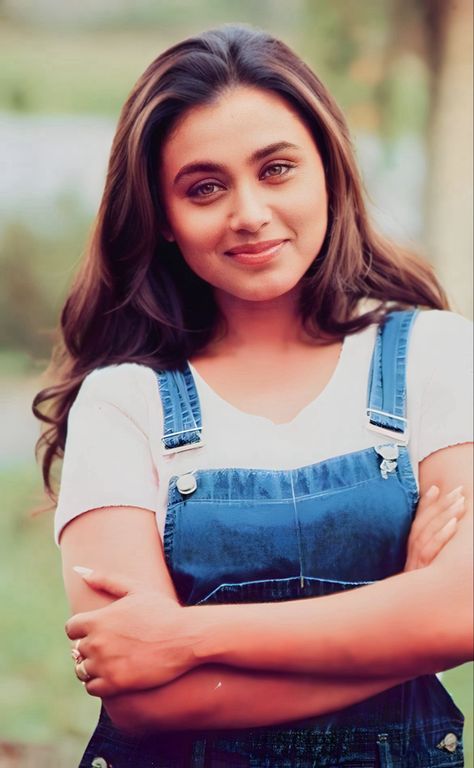 #ranimukherjee Rani Mukherjee Hd Photo, Rani Mukherji Aesthetic, Rani Mukerji 90s Aesthetic, Rani Mukerji Aesthetic, Rani Mukherjee 90s Outfit, Rani Mukherjee 90s, Rani Mukerji 90s, Koushani Mukherjee, Rani Mukherji