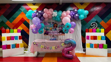 Gabbys Dollhouse birthday setup backdrop Gabbys Dollhouse Birthday Backdrop, Dollhouse Photoshoot, Gabbys Dollhouse Birthday, Birthday Setup, Gabby Dollhouse, Birthday Backdrop, Baby Party, Doll House, Happy Birthday