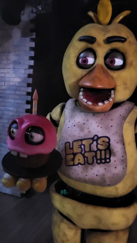 Chica Aesthetic Fnaf, Fnaf Movie Animatronics, Fnaf Movie Bonnie, Fnaf Movie Behind The Scenes, Fnaf Movie Bts, Bonnie Fnaf Movie, Fnaf Movie Pfp, Aesthetic Behind The Scenes, Fnaf Kandi