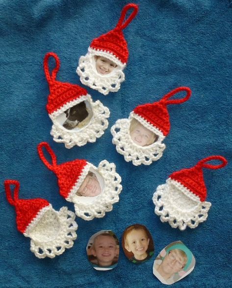 Santa Frame Ornament Crocheted Christmas Ornaments, Christmas Crochet Patterns Free, Crocheted Christmas, Crochet Tree, Crochet Santa, Crochet Xmas, Crochet Christmas Decorations, Easy Crochet Projects, Crochet Ornaments