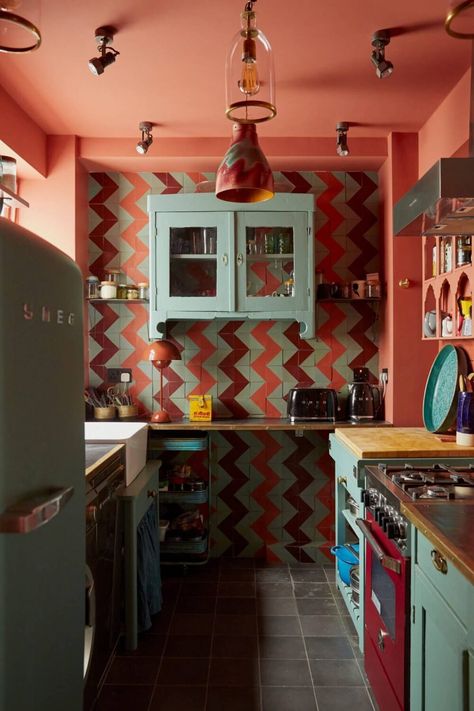 Retro Small Kitchen, Painted Wooden Floors, Colourful Kitchen, Mad About The House, Kitchen Design Color, Mews House, Yellow Curtains, Philip Johnson, Colorful Kitchen